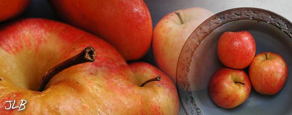 three-apples-in-a-bowl.jpg